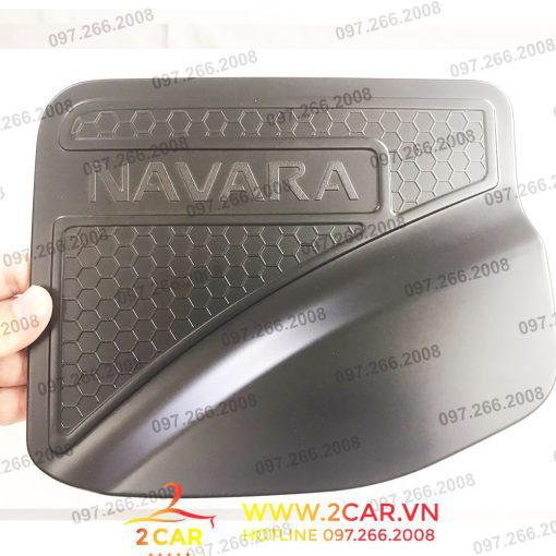 Ốp Nắp Bình Xăng Xe Nissan Navara 2016-2020 nhựa đen - Hình ảnh 4