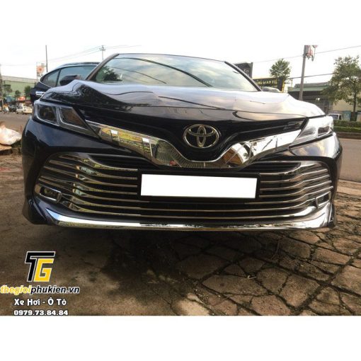 Ốp mặt ca lăng, calang dưới nắp Capo xe Toyota Camry 2019 2020 - Hình ảnh 5