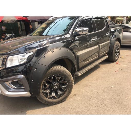 Ốp Nắp Bình Xăng Xe Nissan Navara 2016-2020 nhựa đen - Hình ảnh 5