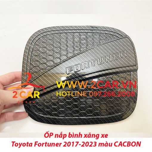 Ốp nắp bình xăng CARBON xe Toyota Fortuner 2017- 2021, 2022, 2023 vân cacbon cao cấp - Hình ảnh 2