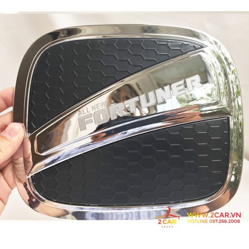 Ốp Nắp Bình Xăng Xe Toyota Fortuner 2017- 2018- 2019- 2020- 2021- 2022 - 2023 - 2 màu đen- bạc