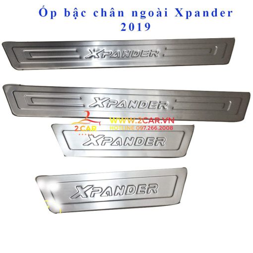 Ốp bậc chân ngoài xe Mitsubishi Xpander 2018- 2022 chất liệu inox