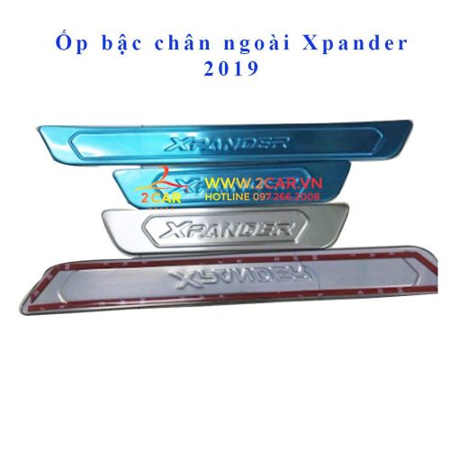 Ốp bậc chân ngoài xe Mitsubishi Xpander 2018- 2022 chất liệu inox - Hình ảnh 2