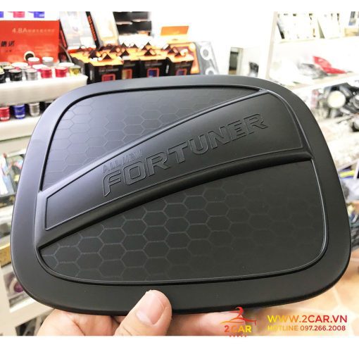 Ốp Nắp Bình Xăng Xe Toyota Fortuner 2017- 2018- 2019 - 2020- 2021- 2022- 2023 loại nhựa đen nhám - Hình ảnh 2
