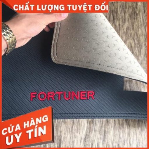 Thảm taplo da carbon xe Toyota Fortuner 2017- 2018 2019 2020 2021 2023 Hàng 3 lớp vân cacbon cao cấp - Hình ảnh 2