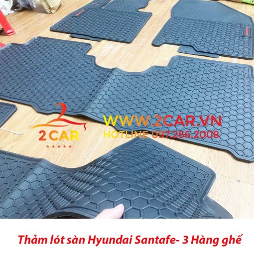Thảm Lót Sàn Cao Su Xe Hyundai Santafe 2015-2023, sàn cao su đúc 3 hàng ghế mẫu Tổ ong chữ đỏ - Hình ảnh 2