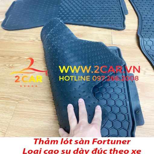 Thảm lót sàn cao su xe Fortuner 2008- 2021, 2022, 2023 mẫu 3 hàng ghế thiết kế vừa vặn không mùi dễ dàng vệ sinh - Hình ảnh 2