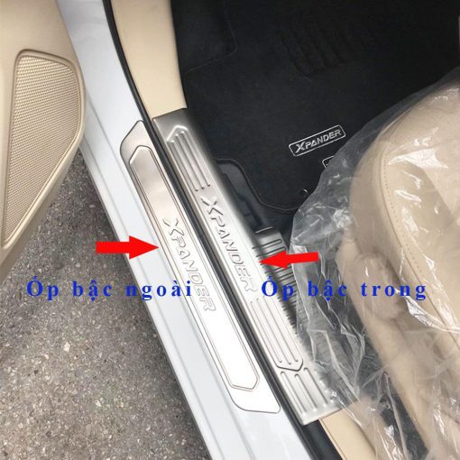 Ốp bậc chân ngoài xe Mitsubishi Xpander 2018- 2022 chất liệu inox - Hình ảnh 3