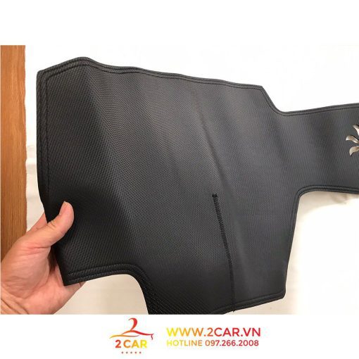 Thảm taplo da carbon MAZDA 3 2014-2023, chống nóng tốt, chống trơn trượt, vừa khít theo xe - Hình ảnh 3