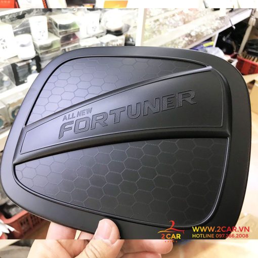 Ốp Nắp Bình Xăng Xe Toyota Fortuner 2017- 2018- 2019 - 2020- 2021- 2022- 2023 loại nhựa đen nhám - Hình ảnh 3