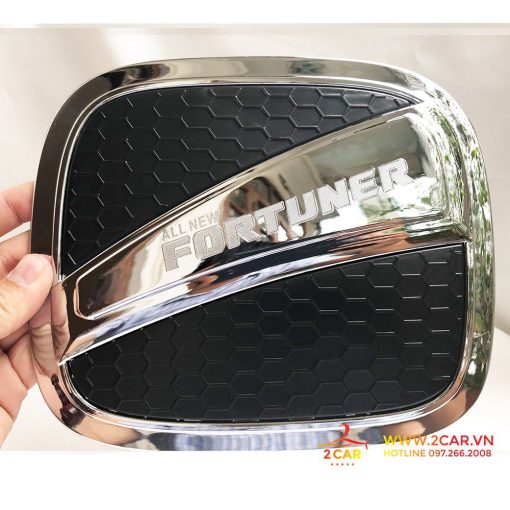 Ốp Nắp Bình Xăng Xe Toyota Fortuner 2017- 2018- 2019- 2020- 2021- 2022 - 2023 - 2 màu đen- bạc - Hình ảnh 3