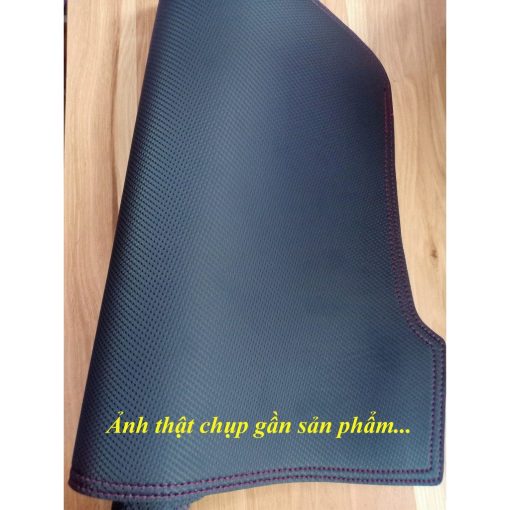 Thảm taplo da carbon xe Toyota Fortuner 2017- 2018 2019 2020 2021 2023 Hàng 3 lớp vân cacbon cao cấp - Hình ảnh 3