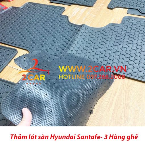 Thảm Lót Sàn Cao Su Xe Hyundai Santafe 2015-2023, sàn cao su đúc 3 hàng ghế mẫu Tổ ong chữ đỏ - Hình ảnh 3