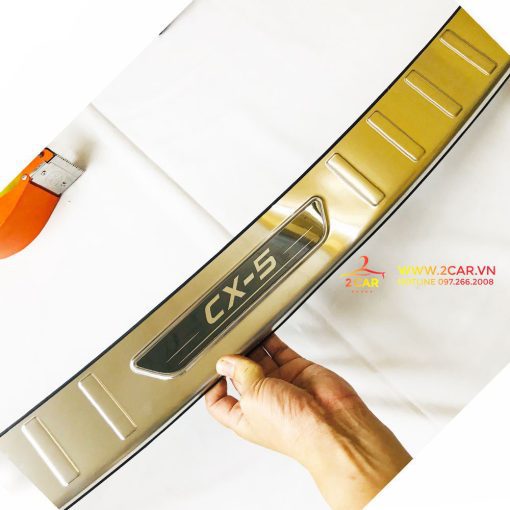 Ốp chống trầy cốp trong, ngoài xe Mazda CX5, CX-5 2018- 2019 2020 2021 2022 2023 , chất liệu Inox cao cấp - Hình ảnh 5
