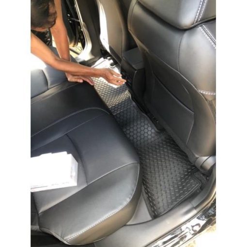 Thảm lót sàn vân tổ ong xe Toyota Corolla Cross đời 2020, 2021, 2022 - Mẫu chữ đỏ - Hình ảnh 5