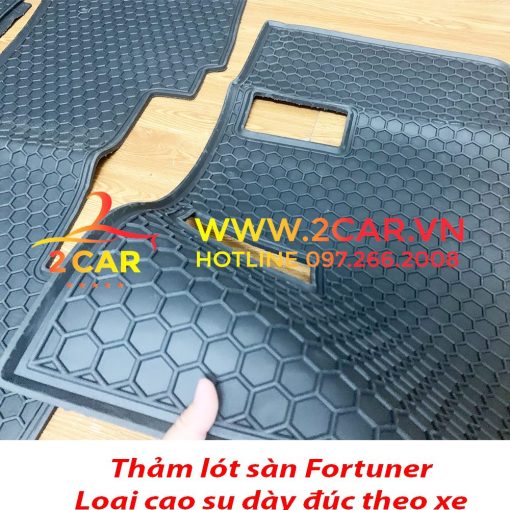 Thảm lót sàn cao su xe Fortuner 2008- 2021, 2022, 2023 mẫu 3 hàng ghế thiết kế vừa vặn không mùi dễ dàng vệ sinh - Hình ảnh 5