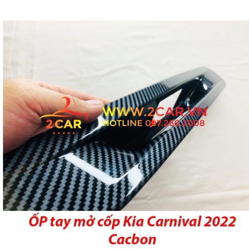 Ốp tay mở cốp sau xe Kia Carnival 2021- 2022 vân cacbon cao cấp - Hình ảnh 2