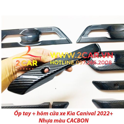 Ốp tay nắm, hõm cửa, xe Kia Carnival 2021- 2022 nhựa vân carbon cao cấp - Hình ảnh 4