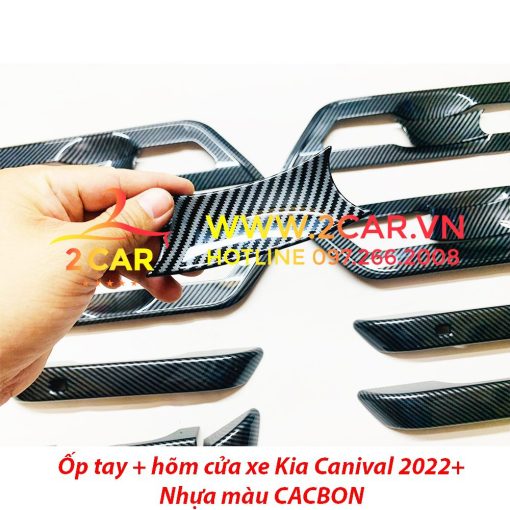 Ốp tay nắm, hõm cửa, xe Kia Carnival 2021- 2022 nhựa vân carbon cao cấp - Hình ảnh 6