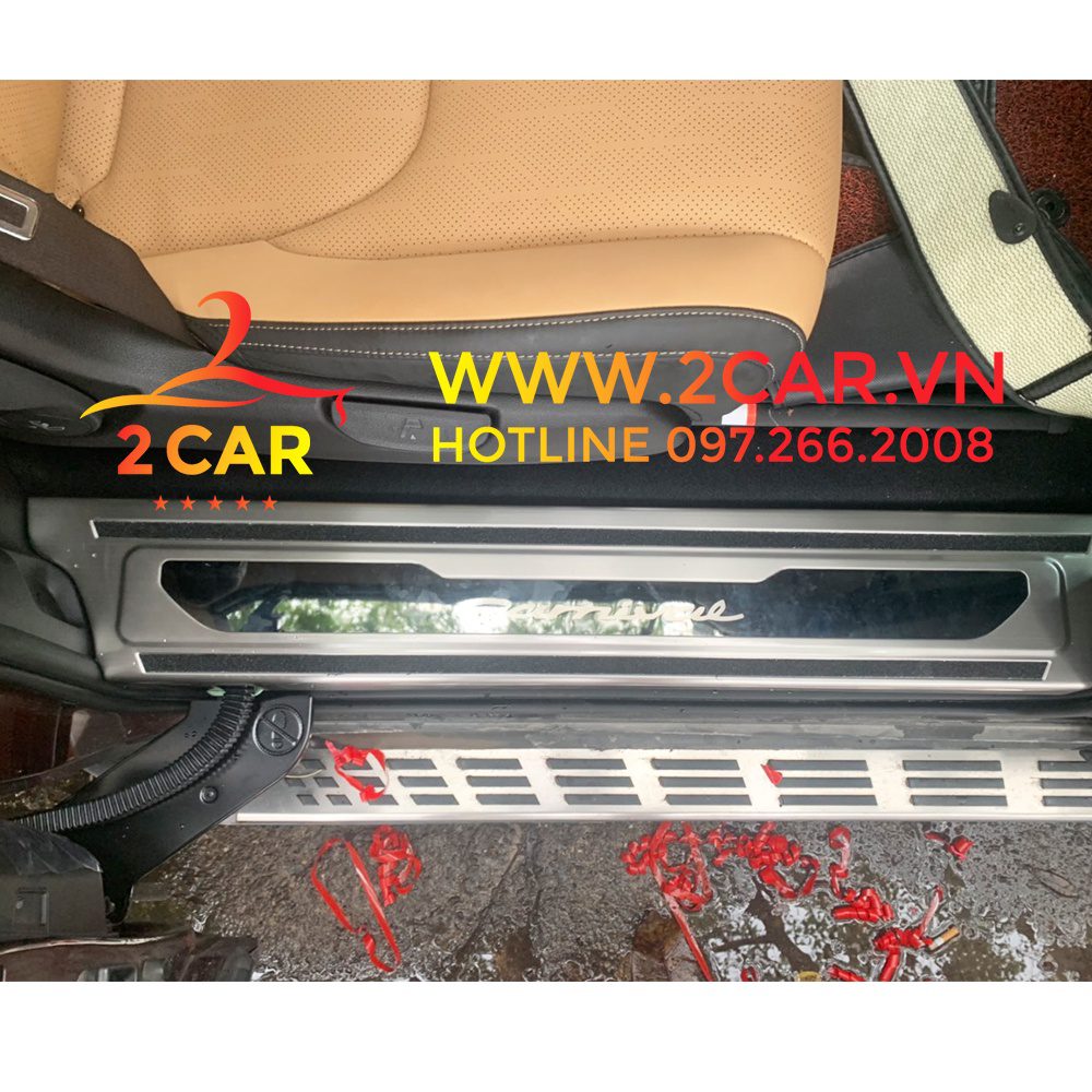 Ốp bậc cửa, nẹp bước chân trong ngoài xe Kia CARNIVAL 2021- 2022, chất liệu Inox cao cấp