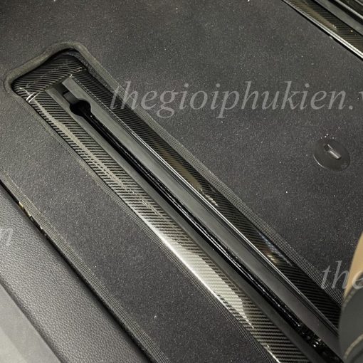 Ốp bảo vệ đường ray trượt ghế carbon cho xe Kia Carnival 2021- 2022- vân cacbon cao cấp - Hình ảnh 2