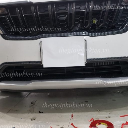 Ốp cản trước Carbon xe Kia Carnival 2021- 2022 vân Cacbon cao cấp, ốp cản dưới xe Carnival 2022 - Hình ảnh 2