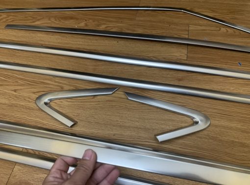 Nẹp viền chân, cong kính xe Kia Carnival 2021-2023, Hàng inox mờ cao cấp như bản Full - Hình ảnh 6