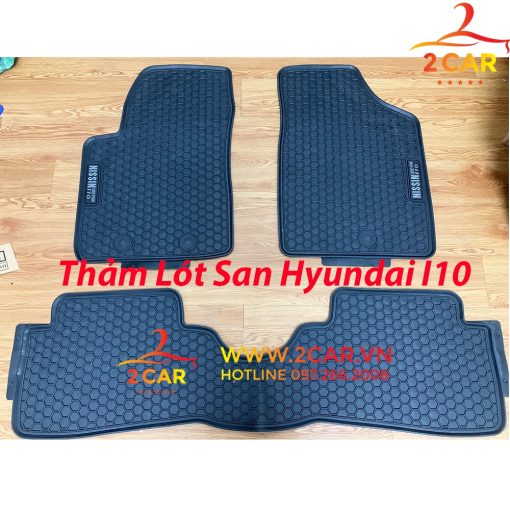 Thảm sàn, lót sàn xe Hyundai I10 2014 - 2020 chất liệu cao su đúc, không mùi, không thấm nước – Mẫu Nissin chữ trắng