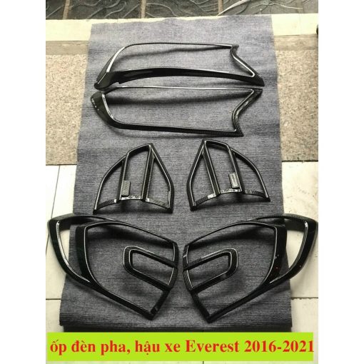Ốp viền đèn pha, hậu Carbon xe Ford Everest 2017 - 2021 vân cacbon cao cấp