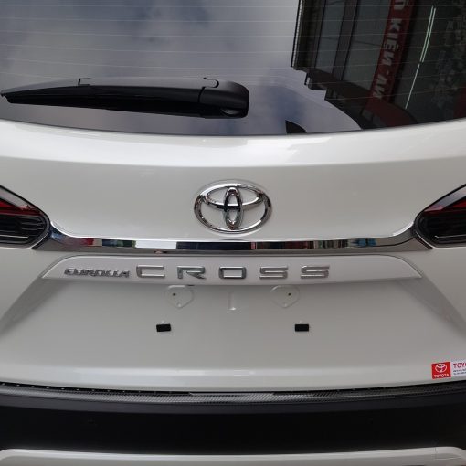 Ốp tay mở cốp, viền cốp sau màu trăng xe Toyota Corolla Cross 2020 - 2021- 2022