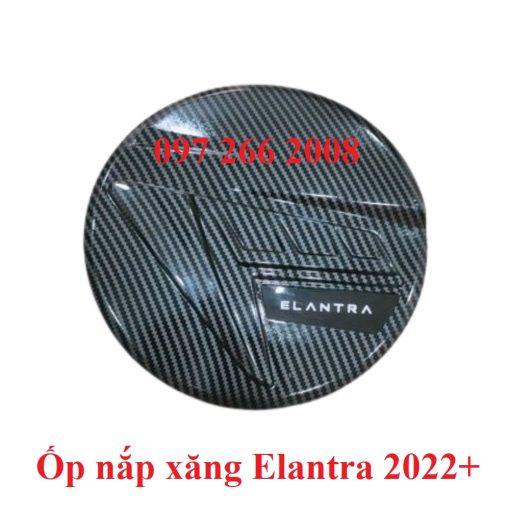 Ốp nắp bình xăng CACBON dành cho xe Elantra đời 2022 - 2023 vân carbon form Mới Nhất