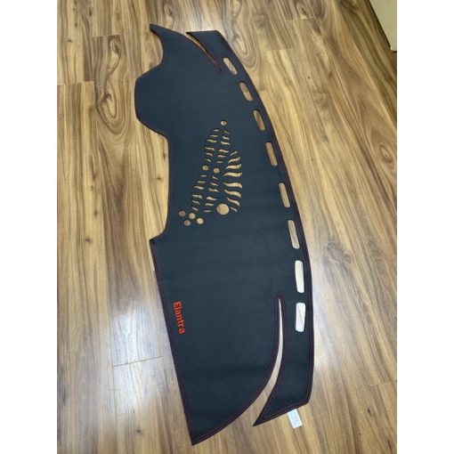 Thảm taplo da vân carbon xe Elantra 2022- 2023 hàng 3 lớp cao cấp, có đế chống trượt, chống nắng nóng hiệu quả - Hình ảnh 2
