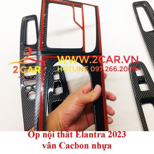 Ốp nội thất CARBON xe Elantra 2022- 2023 loại nhựa vân Cacbon cao cấp sang trọng - Hình ảnh 3