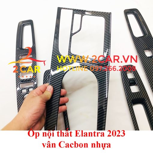 Ốp nội thất CARBON xe Elantra 2022- 2023 loại nhựa vân Cacbon cao cấp sang trọng - Hình ảnh 4