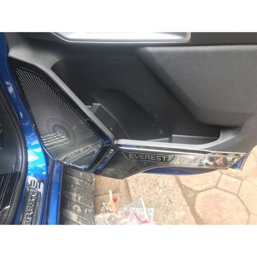 Ốp Trang trí Màng Loa cánh cửa xe Ford Everest 2022, 2023 chất liệu Titan Cao Cấp - Hình ảnh 5