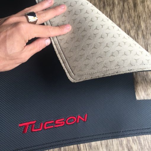 Thảm taplo da cacbon xe Tucson 2016 2017 2018 2019 2020 2021 form cũ ( Da carbon cao cấp )