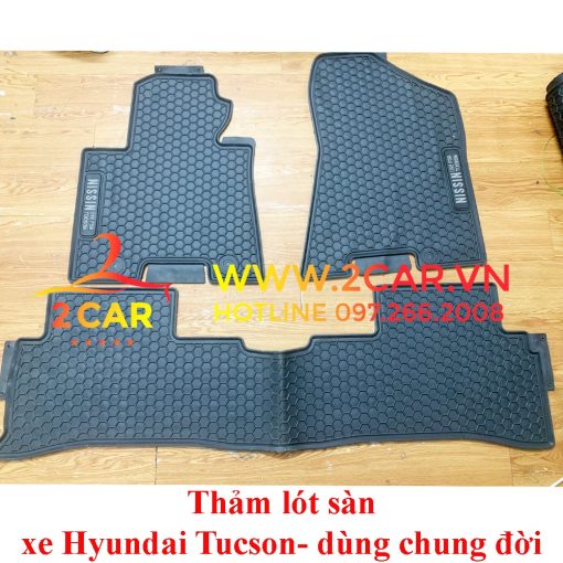 Thảm Lót sàn Xe Hyundai Tucson 2015 đến 2021, 2022, 2023 vân tổ ong hãng Nissin chữ trắng