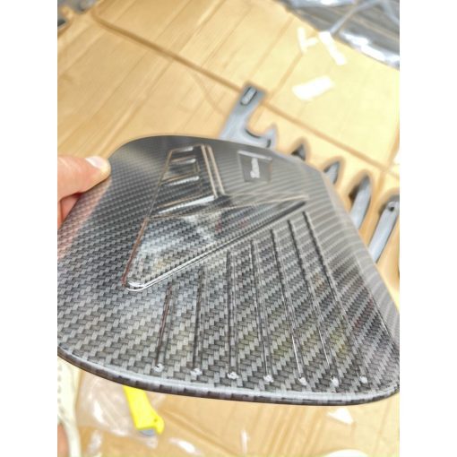 Ốp nắp bình xăng Carbon Xe Huyndai Tucson 2022- 2023 vân cacbon Cao Cấp - Hình ảnh 3
