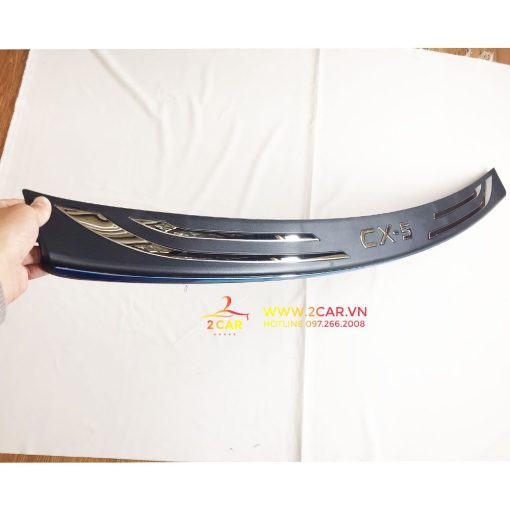 Ốp chống trầy cốp ngoài xe Mazda Cx5 2018- 2023, loại nhựa 3D cao cấp - Hình ảnh 3