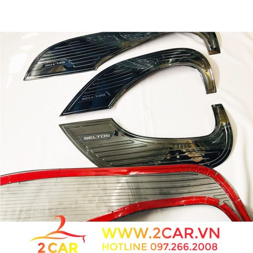 Ốp Tapli Cánh Cửa Xe Kia SELTOS 2020- 2021- 2022, chất liệu TiTan Cao Cấp chống xước tapli - Hình ảnh 4