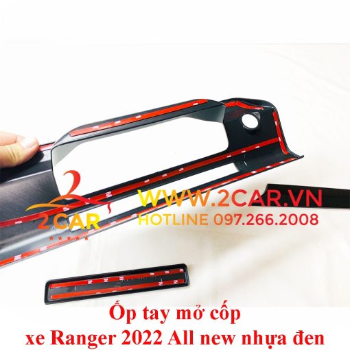 Ốp tay mở cốp xe Ford Ranger 2022, 2023 Nhựa Đen chữ đỏ cao cấp - Hình ảnh 4