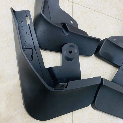 Bộ 4 chăn bùn nhựa dẻo xe Toyota Raize 2021, 2022 - Bộ 4 chi tiết vừa khít form xe, tặng kèm ốc vít - Hình ảnh 5