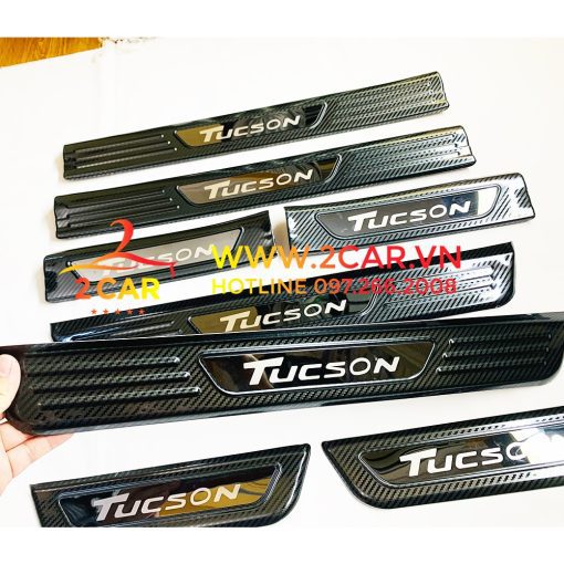 Ốp Bậc Cửa, Nẹp bước chân Xe Tucson 2016- 2021, vân CACBON cao cấp - Hình ảnh 5