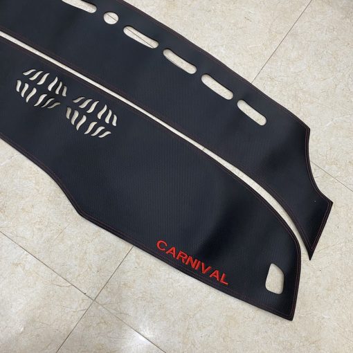 Thảm taplo da carbon xe Kia Carnival 2022 2023 màu đen,vừa form xe, đế có chống trượt - Hình ảnh 4