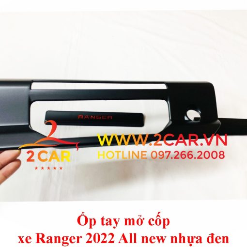Ốp tay mở cốp xe Ford Ranger 2022, 2023 Nhựa Đen chữ đỏ cao cấp - Hình ảnh 5
