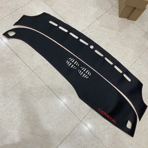 Thảm taplo da carbon xe Kia Carnival 2022 2023 màu đen,vừa form xe, đế có chống trượt - Hình ảnh 5