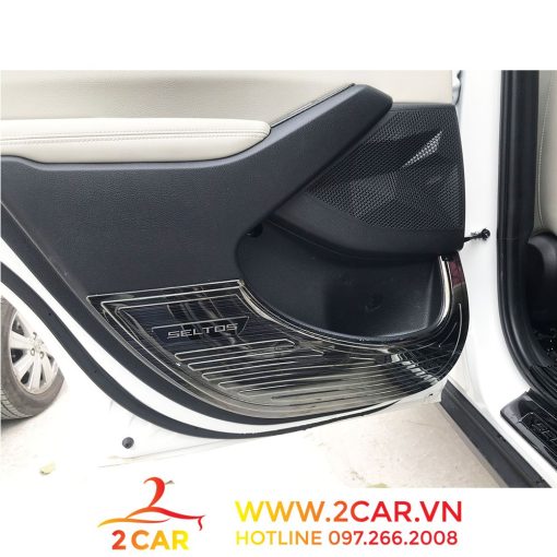 Ốp Tapli Cánh Cửa Xe Kia SELTOS 2020- 2021- 2022, chất liệu TiTan Cao Cấp chống xước tapli - Hình ảnh 7