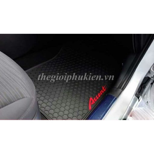 Thảm lót sàn cao su 3D xe Hyundai Accent 2018 - 2021, 2022, 2023 không mùi - Mẫu tổ ong Chữ đỏ không tai - Hình ảnh 8