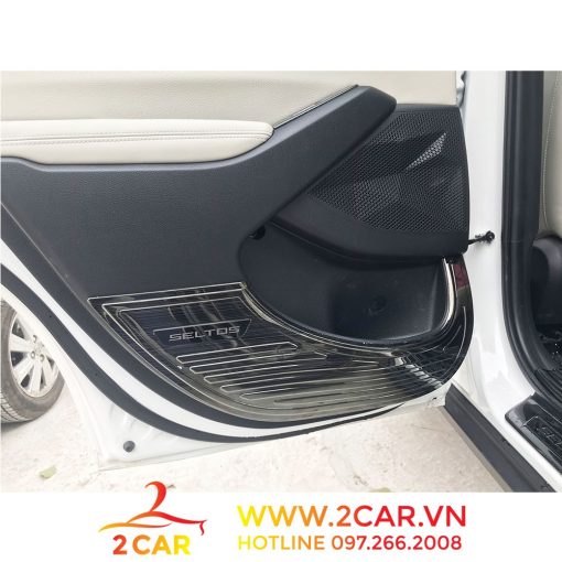 Ốp Tapli Cánh Cửa Xe Kia SELTOS 2020- 2021- 2022, chất liệu TiTan Cao Cấp chống xước tapli - Hình ảnh 8