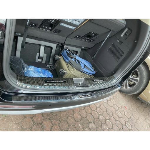 Ốp chống trầy cốp, ốp nẹp cốp sau carbon xe Kia Carnival 2021- 2022- 2023 vân cacbon cao cấp - Hình ảnh 6
